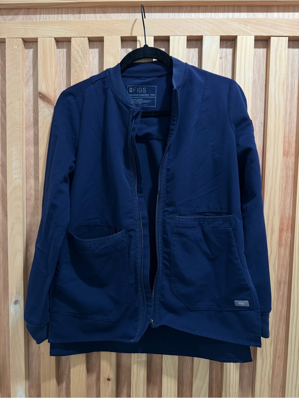 FIGS Women’s Navy Bellery Scrub Jacket